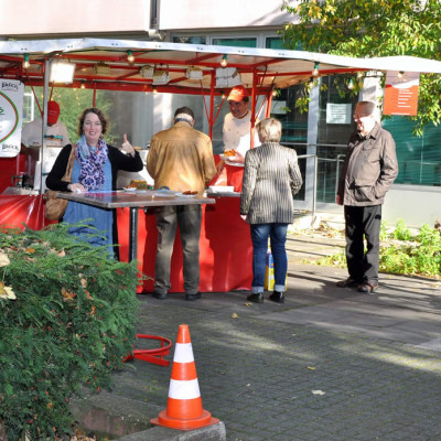 Reibekuchen Heinz auf dem Kölner Wochenmarkt
